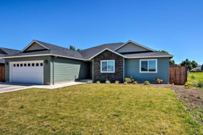 Cozy Home with Yard about 3 Mi to Downtown Medford!